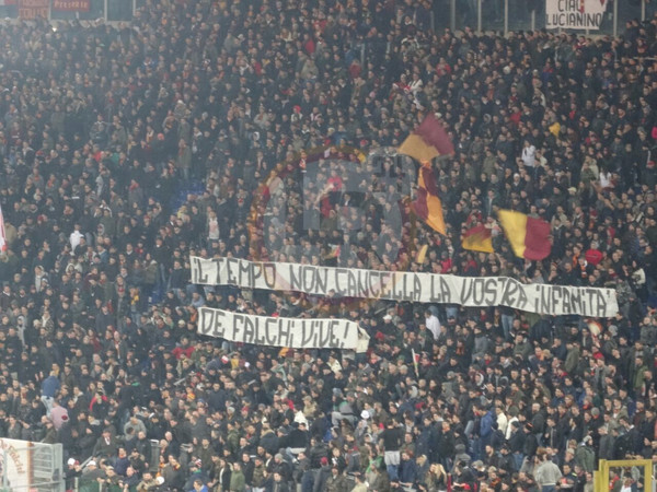 roma-milan-striscione-de-falchi-20122014