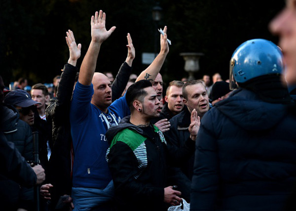 italy-fbl-fans-clash-netherland-feyenoord-3