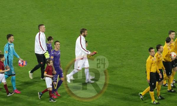 de-rossi-ingresso-in-campo-fiorentina-roma