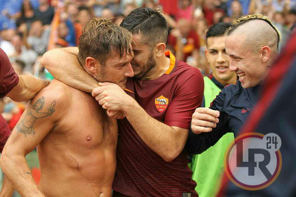 totti-manolas