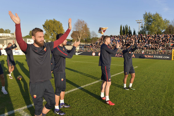 as-roma-training-session-195