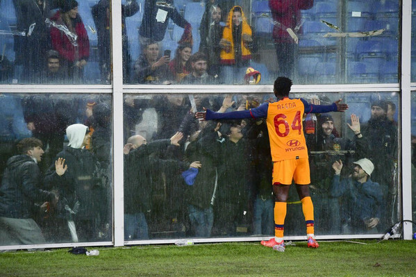 felix-tifosi-genoa-roma