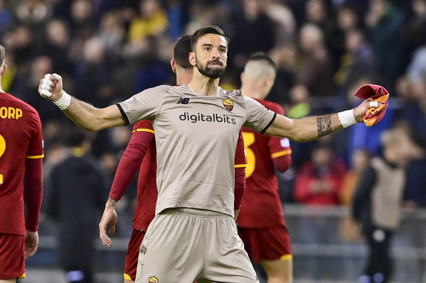 vitesse-v-as-roma-round-of-16-leg-one-uefa-europa-conference-league-9