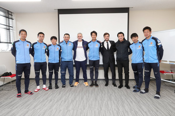 mourinho-pinto-staff-nagoya-grampus