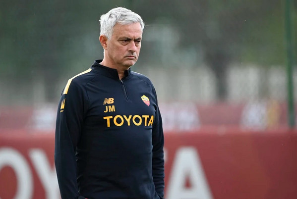 mourinho-serio-allenamento