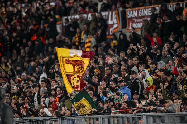 bandiera-tifosi-roma-milan